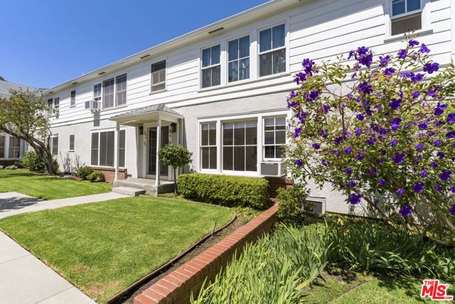 15222 Dickens Street, Los Angeles, CA 91403