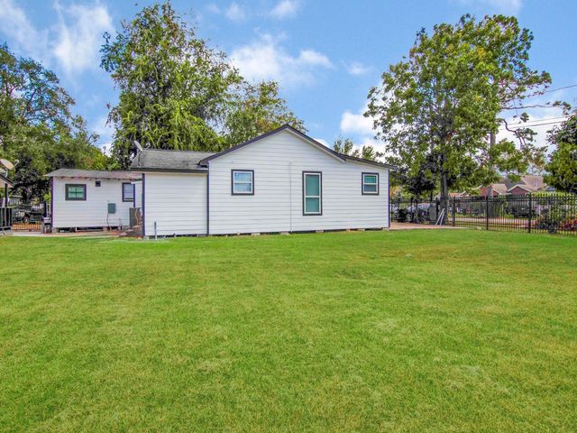 723 Doverside Street 4, Houston, TX 77022