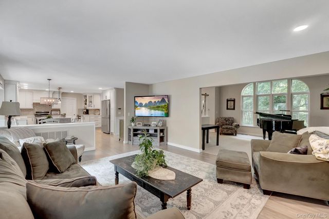 4 Apple Lane, Wading River, NY 11792