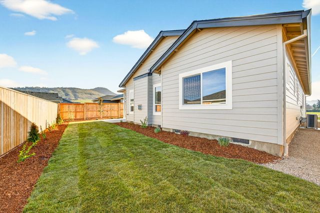 3723 Ford Drive, Medford, OR 97504