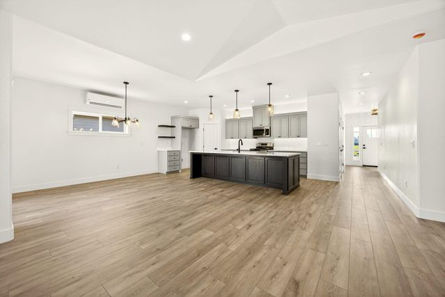 3723 Ford Drive, Medford, OR 97504