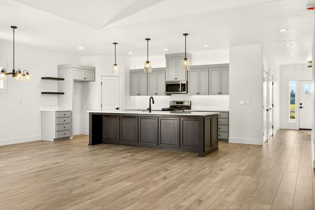 3723 Ford Drive, Medford, OR 97504