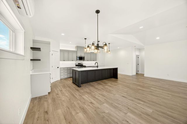 3723 Ford Drive, Medford, OR 97504