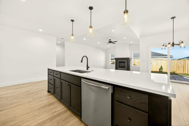 3723 Ford Drive, Medford, OR 97504