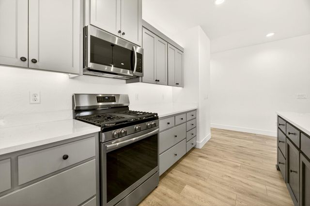 3723 Ford Drive, Medford, OR 97504