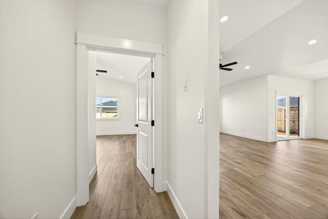 3723 Ford Drive, Medford, OR 97504