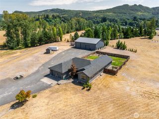 195 Bay Point Drive, Castle Rock, WA 98611