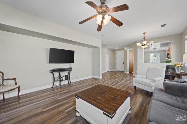 11621 Morgan Hill Drive, Bakersfield, CA 93312