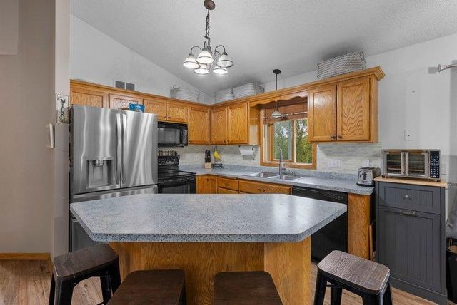 9711 Woodcrest Court, Monticello, MN 55362