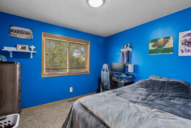 9711 Woodcrest Court, Monticello, MN 55362
