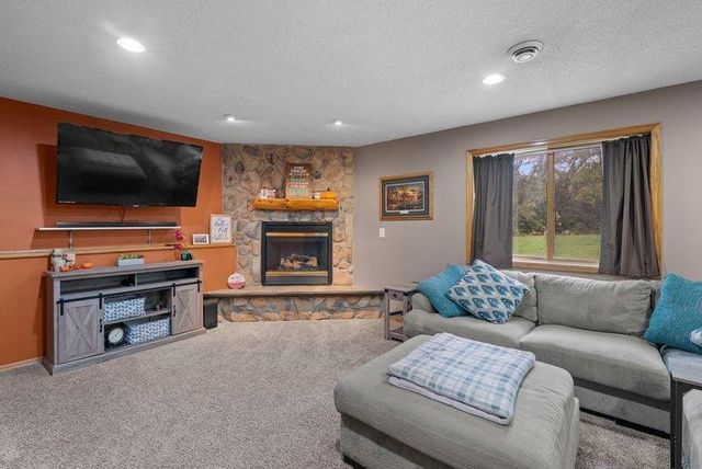 9711 Woodcrest Court, Monticello, MN 55362