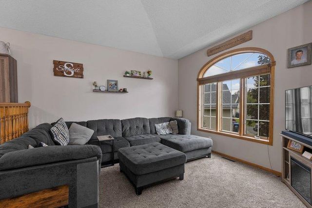 9711 Woodcrest Court, Monticello, MN 55362