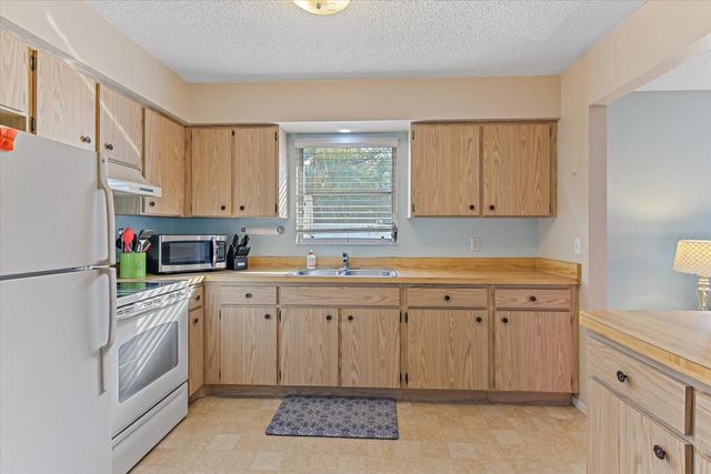 140 AVENIDA DE LA ISLA, Nokomis, FL 34275