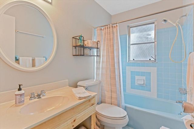 140 AVENIDA DE LA ISLA, Nokomis, FL 34275