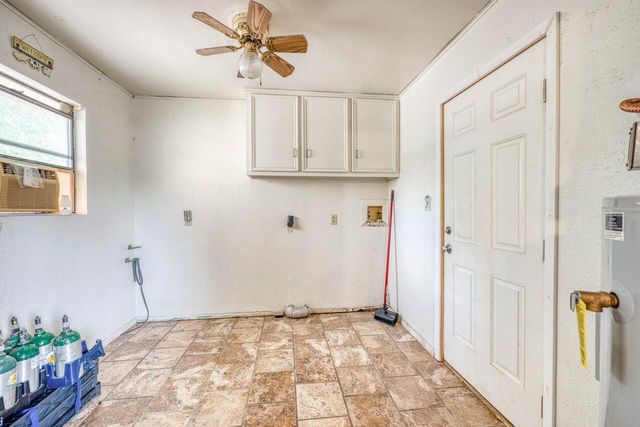 212 N River Oaks DR, Burnet, TX 78611