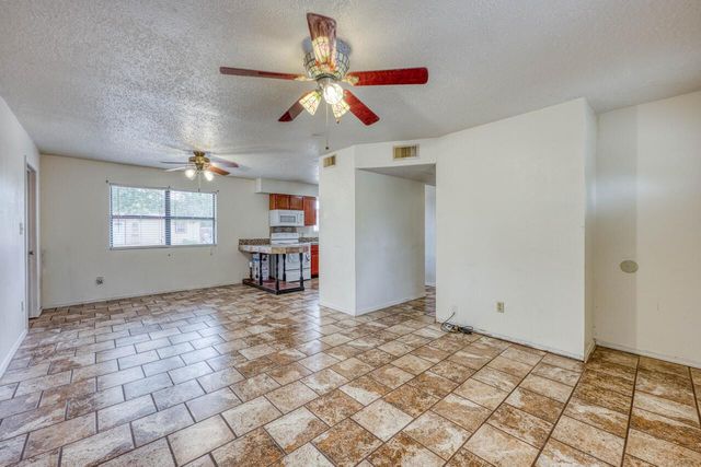 212 N River Oaks DR, Burnet, TX 78611