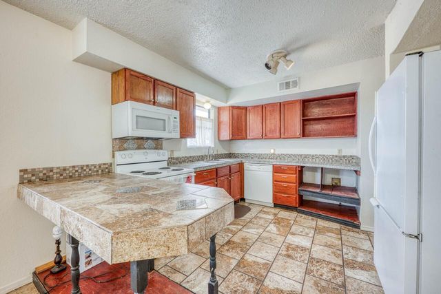 212 N River Oaks DR, Burnet, TX 78611