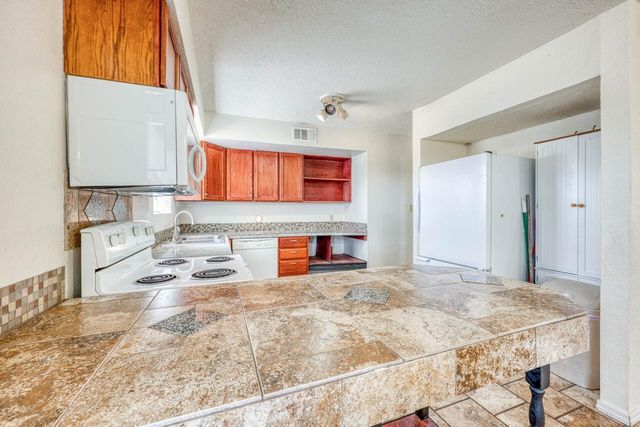 212 N River Oaks DR, Burnet, TX 78611