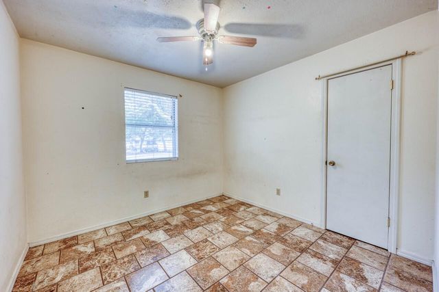 212 N River Oaks DR, Burnet, TX 78611