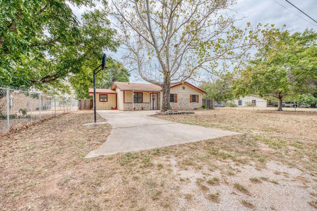 212 N River Oaks DR, Burnet, TX 78611