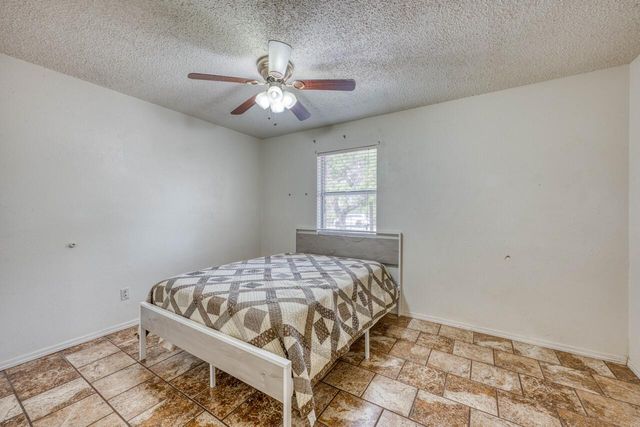 212 N River Oaks DR, Burnet, TX 78611