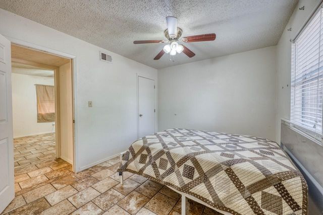 212 N River Oaks DR, Burnet, TX 78611