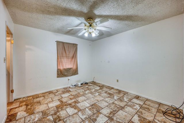 212 N River Oaks DR, Burnet, TX 78611