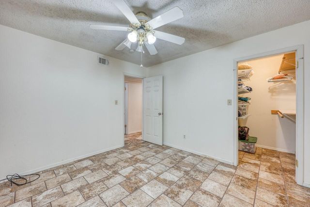 212 N River Oaks DR, Burnet, TX 78611