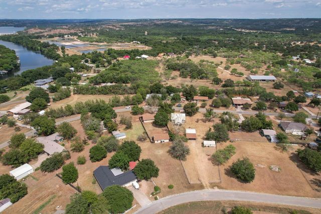 212 N River Oaks DR, Burnet, TX 78611