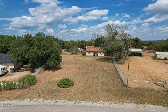212 N River Oaks DR, Burnet, TX 78611