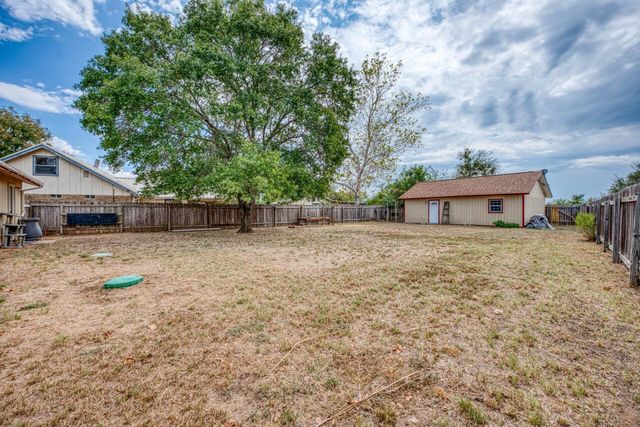212 N River Oaks DR, Burnet, TX 78611