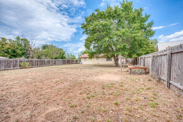 212 N River Oaks DR, Burnet, TX 78611