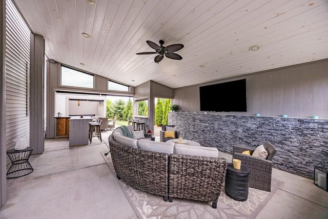 1480 Prairie Creek BOULEVARD, Oconomowoc, WI 53066