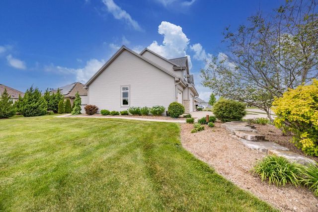 1480 Prairie Creek BOULEVARD, Oconomowoc, WI 53066