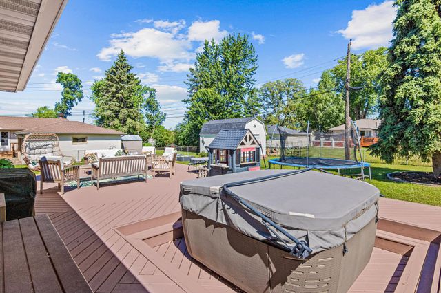 1225 County Road B E, Maplewood, MN 55109