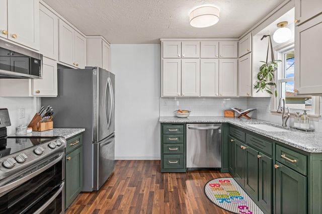 1225 County Road B E, Maplewood, MN 55109