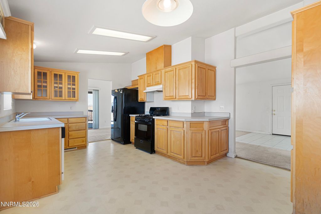 Image 15 of property listing at 6 Pauma Court, Yerington, NV 89447