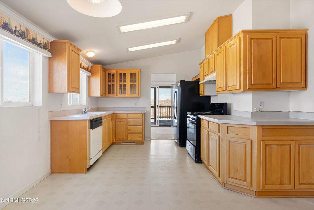 Image 16 of property listing at 6 Pauma Court, Yerington, NV 89447