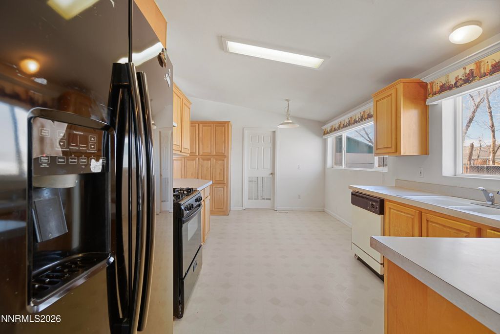 Image 17 of property listing at 6 Pauma Court, Yerington, NV 89447