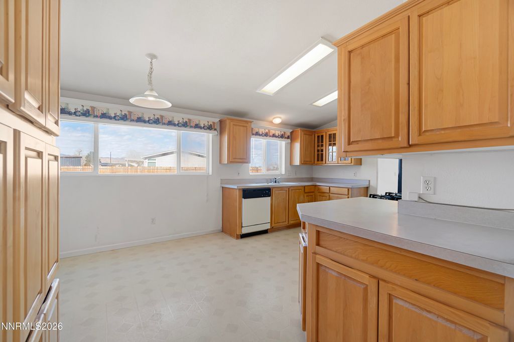 Image 18 of property listing at 6 Pauma Court, Yerington, NV 89447