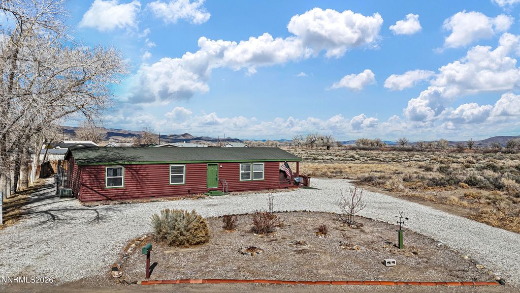Image 2 of property listing at 6 Pauma Court, Yerington, NV 89447