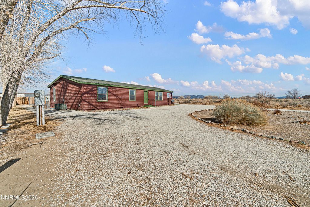 Image 4 of property listing at 6 Pauma Court, Yerington, NV 89447