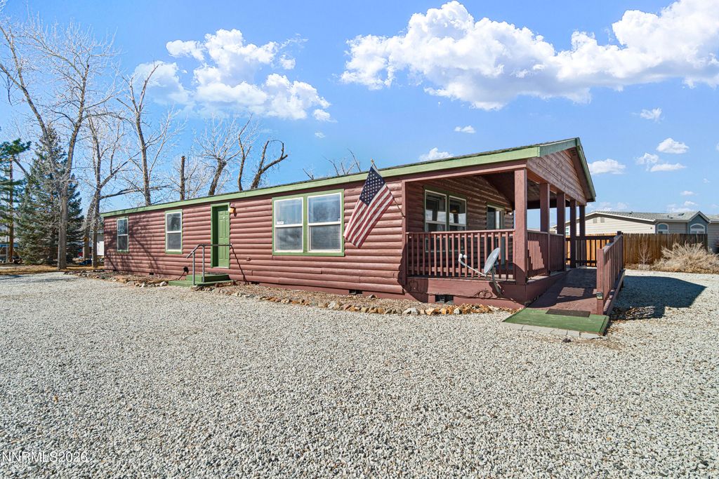 Image 6 of property listing at 6 Pauma Court, Yerington, NV 89447