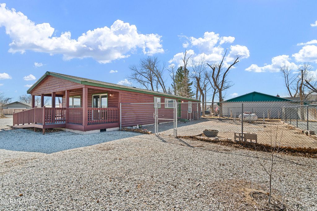 Image 8 of property listing at 6 Pauma Court, Yerington, NV 89447