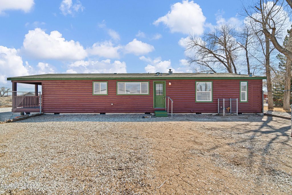 Image 9 of property listing at 6 Pauma Court, Yerington, NV 89447