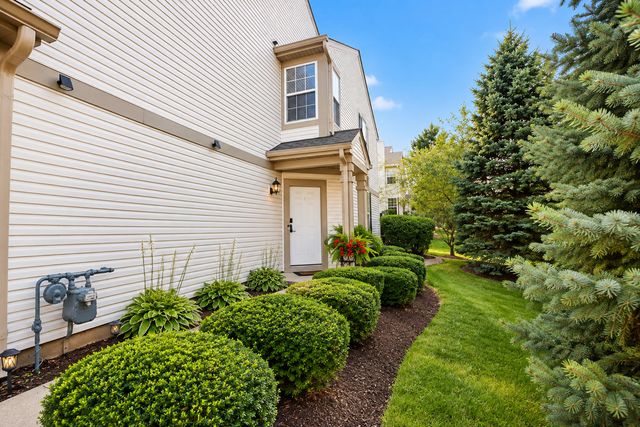 1288 W Black Wolf Road, Round Lake, IL 60073