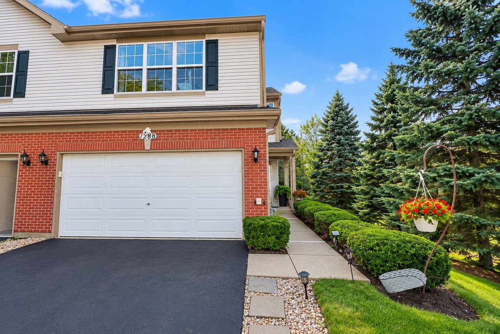 1288 W Black Wolf Road, Round Lake, IL 60073