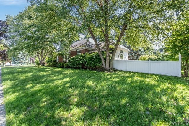 15 Brookshire Court, Amherst, NY 14051