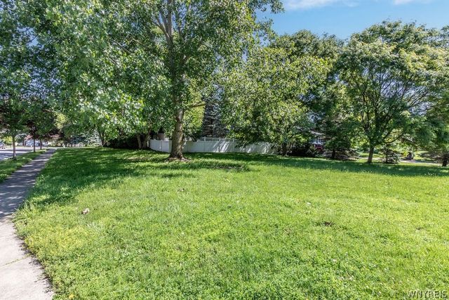 15 Brookshire Court, Amherst, NY 14051