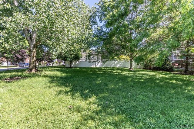 15 Brookshire Court, Amherst, NY 14051
